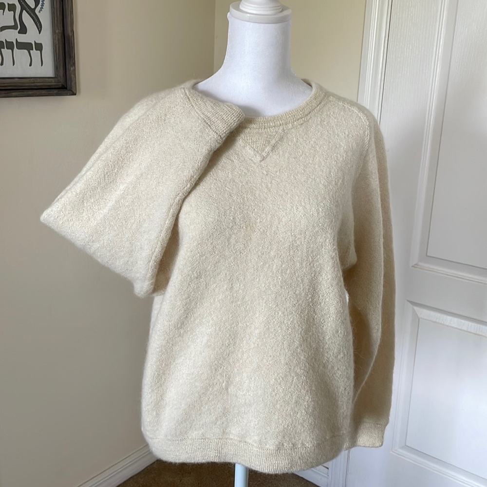 Women’s Tumi Cream Colored 100% Alpaca Crewneck Sweater Size Medium/Large